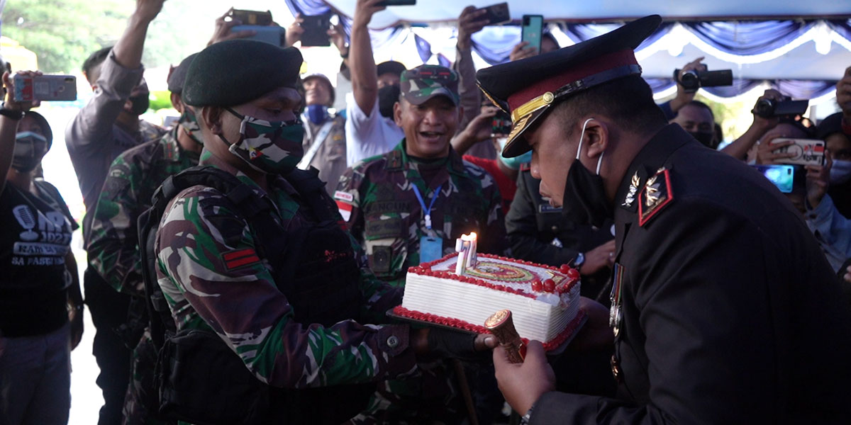 melihat-kekompakan-tni-polri-di-hut-bhayangkara-ke-74-di-polres-mimika